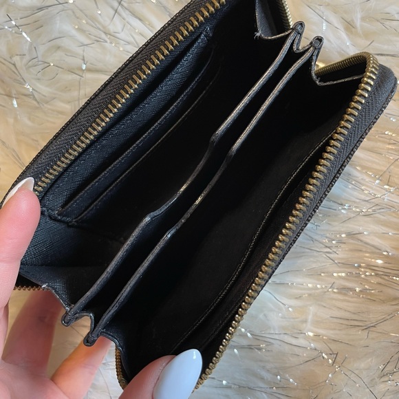 Micheal Kors wallets - Picture 2 of 2